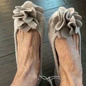 NWT womens Gap slippers fold up in bag size 7